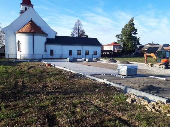 Parkoviště za kostelem - Oficiální stránky obce Tísek