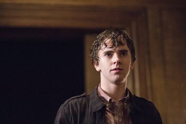 Batesův motel - Kolaps - Z filmu - Freddie Highmore