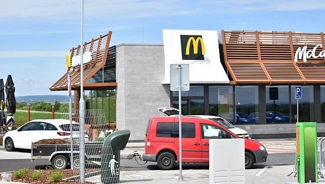 Poblíž Kroměříže otevírá další McDonald’s. Restaurace vzniká u D1 v Mořicích