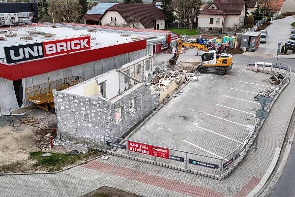 STAVBA NOVÉ PRODEJNY V NEPOMUKU | Unibrick s.r.o 