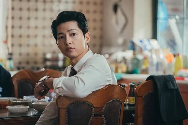 Song Joong Ki nebyl spokojen se svou italštinou, při natáčení Vincenza se však skvěle bavil. Padouchům přál krutý trest