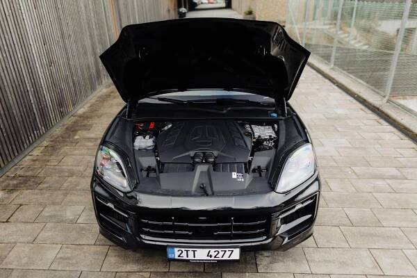 Autotest: Porsche Cayenne GTS Coupé? Jako Rockyho úder! | Magazín PATRIOT