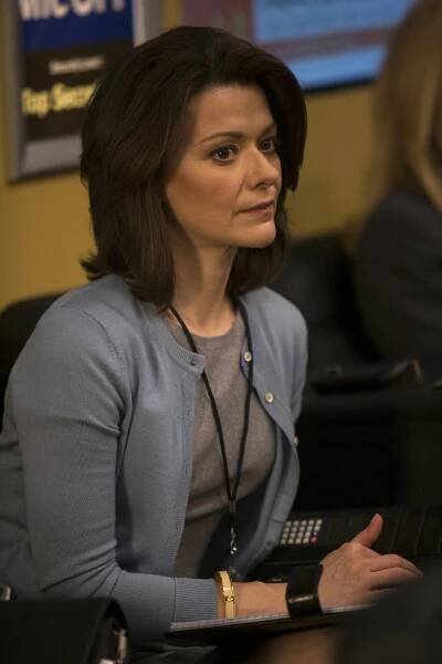 Krize - Pilot - Z filmu - Maribeth Monroe