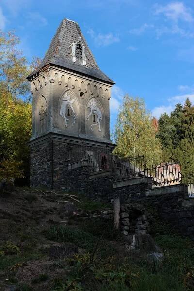 Radíkov - hrádek Kunzov, čertova věž 