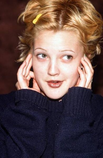 Ve 12 ji vykopli z Hollywoodu kvůli drogám. Drew Barrymore to ale nevzdala a probojovala se zpátky na vrchol