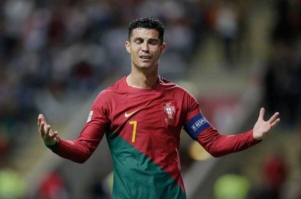 Španělé ukradli Portugalcům postup. Mezi elitu míří Srbové i Skotové