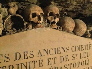 An eerie visit to the Paris Catacombs – ScribbleStu