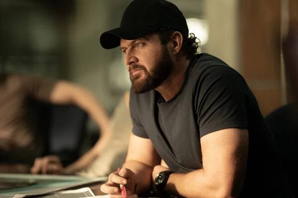 Tým SEAL - Ships in the Night - Z filmu - A. J. Buckley