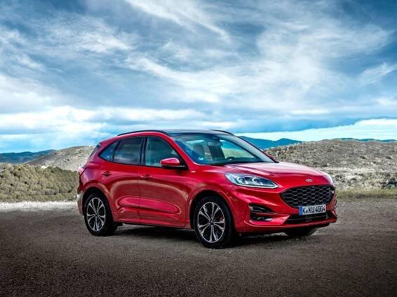 Na český trh vstupuje nový Ford Kuga. Má tři hybridní verze, částečně nahrazuje MPV