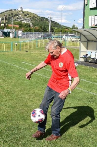 PODÍVEJTE SE: Mikulov slavil 90 let fotbalu. Straka se fotil s Bagárovou