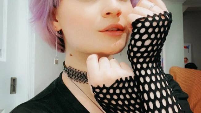Potetovaný šmoula: Marcela z Ulice k nepoznání!