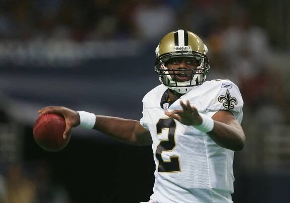 Quarterback Aaron Brooks #2 of the New Orleans Saints looks to pass