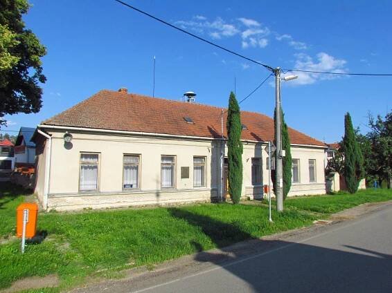 Elementary school of Vítězslav Nezval in Šemíkovice, Třebíč District.JPG