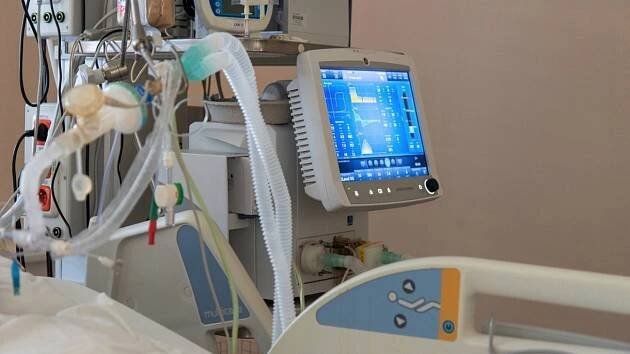 Rozhodují o životě a smrti. Podívejte se, kolik plicních ventilací máme a kde