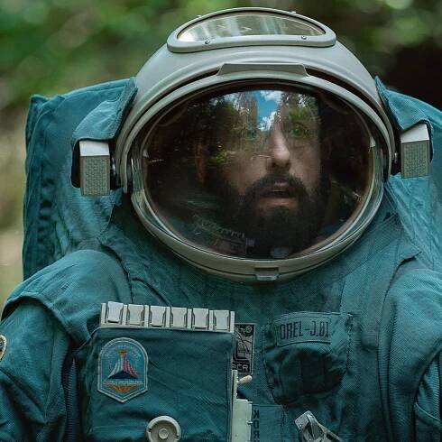 Hvězdný Adam Sandler ve filozoficky banální sci-fi! Kosmonauta z Čech hodnotí první recenze