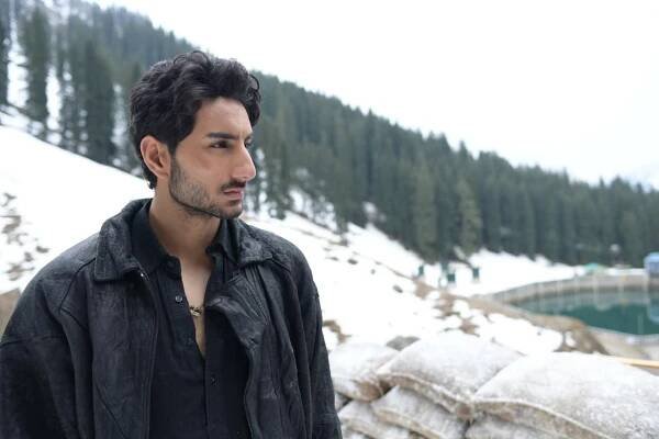 Sarzameen Review: Another Terribly Vapid Test of Patience 4