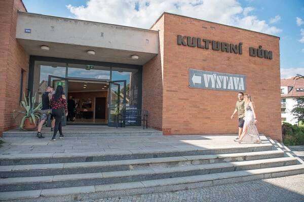 Vernisáží zahájil Petr Jaroň svou výstavu fotografií z Vizovic v Domu kultury - Horní Podřevnicko