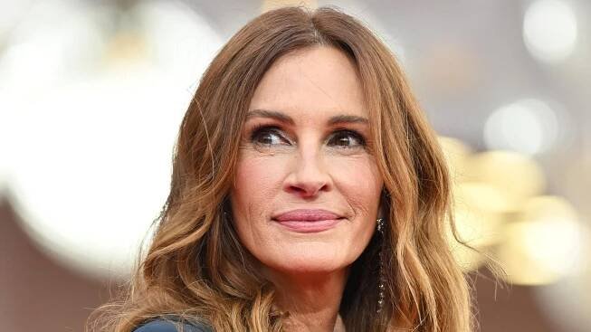 Julia Roberts makes Venice Film Festival red carpet debut in show-stopping gown