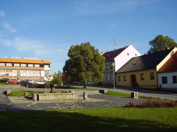 Náměstí Národního povstání – Město Svratka