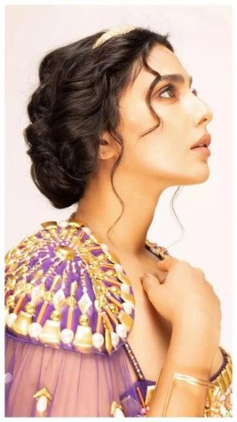 Aishwarya Lekshmi radiates golden glow
