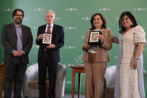 Soubor:Declaración de visitante ilustre de Montevideo a Peter Burke y Maria Lúcia García Pallares-Burke 12.jpg
