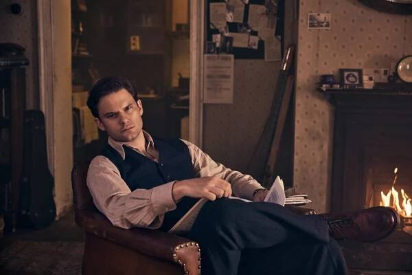 Jeremy Irvine in 'Outlander: Blood of my Blood'