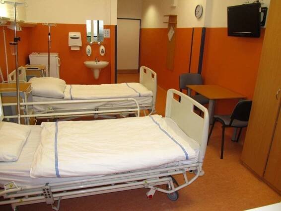 Porodnice Klatovy. Klatovská nemocnice a.s., Gynekologicko-porodnické oddělení: Standardní lůžka pro maminky po porodu.
