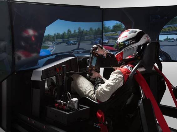Profesionální simulátor závodních automobilů - WRC Rallye Car, GT3 nebo Formule 1