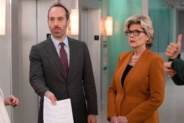 Nemocnice New Amsterdam - Right Place - Z filmu - Debra Monk