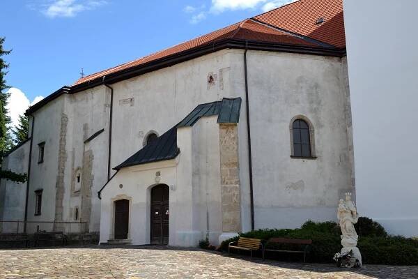 Súbor:Nové Mesto nad Váhom kostol 08.jpg