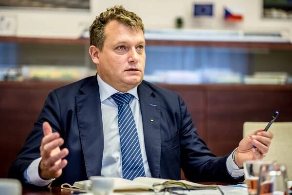 Ředitel Českých drah Krtek: Přeplněných vlaků se nebojím, ale místenku si kupte