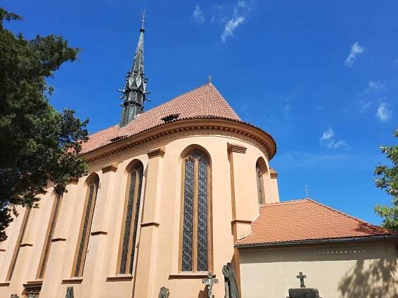 Kostel sv. Jiří - Velvary | Databáze domů s historií