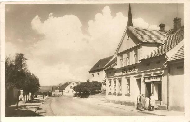 Holýšov,Stod/Plzeň jih/ -  náves,masna,restaurace - Pohlednice místopis