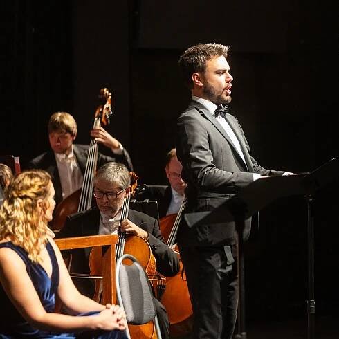Jihočeská filharmonie zahájila sezonu. V čele se ženou. A zapojí i studenty