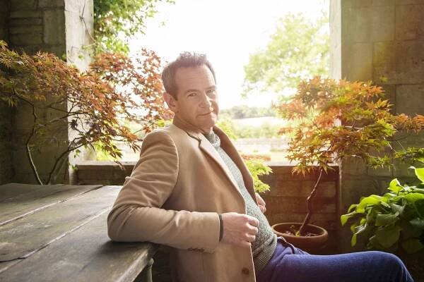 Alexander Armstrong