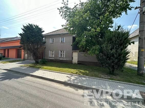 Prodej rodinného domu 1+1, 185 m², zahrada 417 m², stodola 90 m², celková plocha pozemku 1074 m² v obci Olbramice, okres Olomouc - EVROPA realitní kancelář