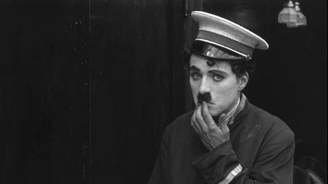 Chaplin bankovním sluhou (1915) film • Filmožrouti.cz