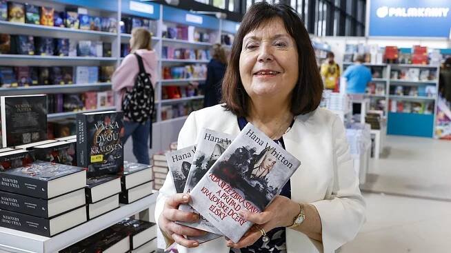 Spisovatelka Hana Whitton: Adama ze Zbraslavi jsem potkala na naší zahradě, ve vísce nedaleko Oxfordu - Novinky