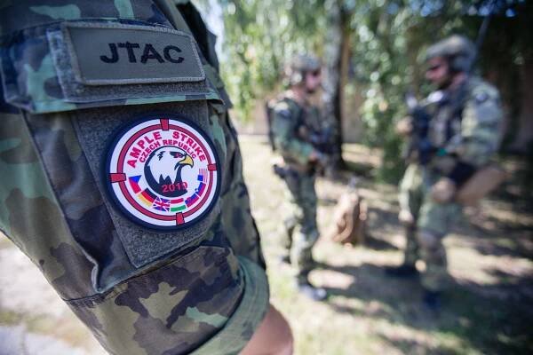 Mezinárodní cvičení Ample Strike v Náměšti začalo. Nechybí roušky ani testy