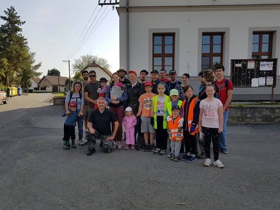 Úklid obce a okolí. - Oficiální stránky obce Třebešice