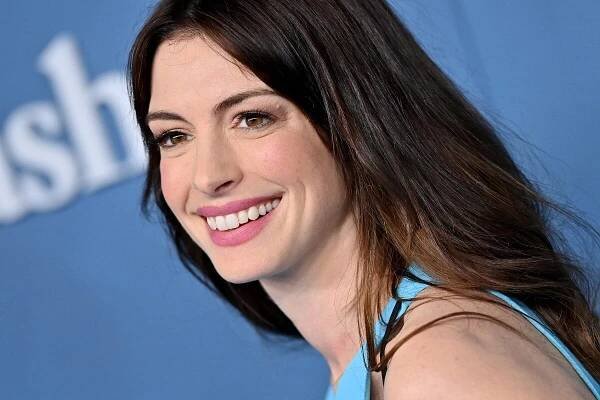 Anne Hathaway posing at the Global Premiere of Apple TV+'s 