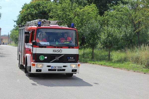 Ostrožská Lhota má požehnané zásahové vozidlo Volvo, přijelo až z Holandska | POŽÁRY.cz - ohnisko žhavých zpráv | hasiči