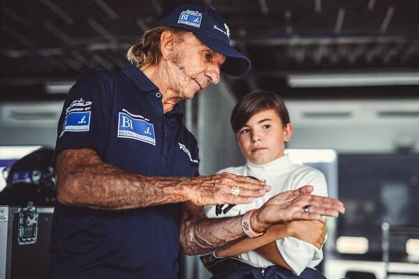 VIDEO: Emerson Fittipaldi testoval Buggyru | BUGGYRA Racing