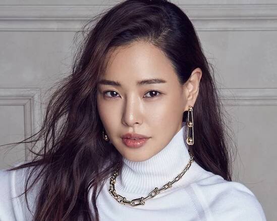 Honey Lee si v novém seriálu zahraje vdovu, která vede dvojí život