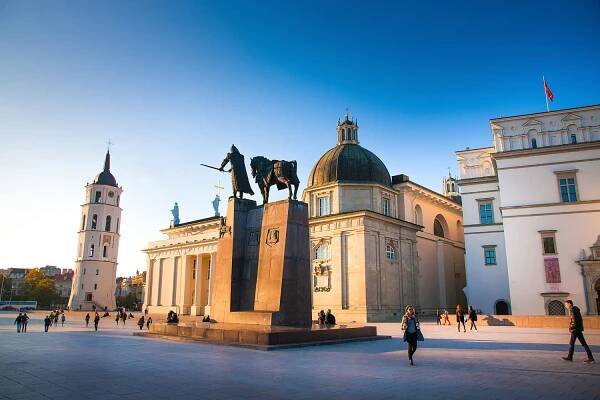 Cathedral Square – Walkable Vilnius