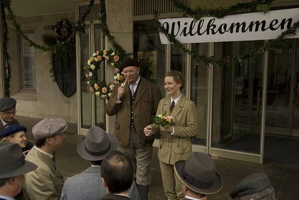 Fräulein Stinnes fährt um die Welt - Z filmu - Bjarne Henriksen, Sandra Hüller