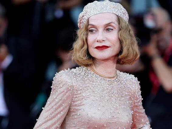 Isabelle Huppert’s Bob Is The Definition Of French-Girl Magic