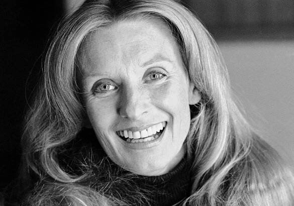 Cloris Leachman, Oscar Winner and TV Comedy Star, Is Dead at 94 - The New York Times