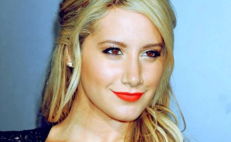 Ashley Tisdale's body measurements, height, weight, age.