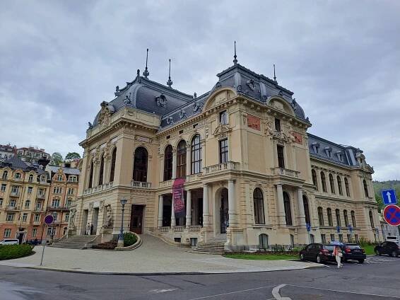 V Císařských lázních můžete vidět koupající se Emu Destinnovou